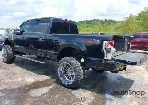 2017 Ford F-250 Platinum z USA, uszkodzony, nr VIN 1FT7W2BT8HEE91559